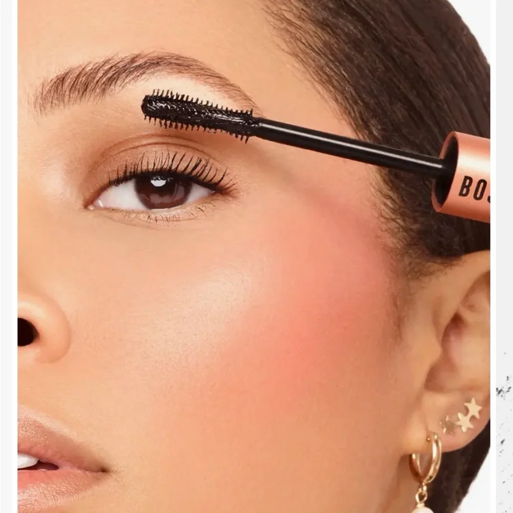 Bossy ONYX Volumizing Black Mascara for Defined Lashes